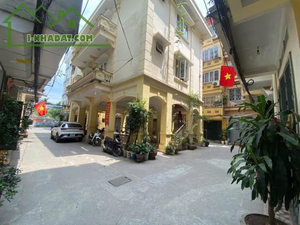 Siêu hiếm ô tô đỗ cửa Vũ Tông Phan ngõ thông gần phố gần hồ 5T 33m2 ở cho thuê 12tr/ tháng