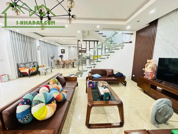 Bán biệt thự KĐT Linh Đàm, 230m2 x 4 tầng, cách đường Nguyễn Hữu Thọ 30m, rẻ nhất Linh Đàm - 1