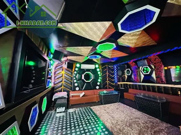 Bán biệt thự KĐT Linh Đàm, 230m2 x 4 tầng, cách đường Nguyễn Hữu Thọ 30m, rẻ nhất Linh Đàm - 2