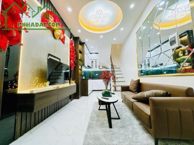 HIẾM TRUNG TÂM CẦU GIẤY 18M2X4T, FULL NỘI THẤT,MỚI KEENG GIÁ CHỈ 4,5 TỶ CTL