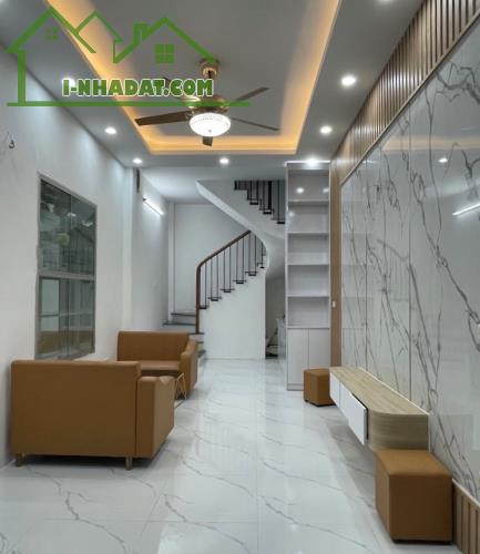 BÁN NHÀ HOÀNG VĂN THÁI, THANH XUÂN, LÔ GÓC, 3 BƯỚC RA PHỐ, 28M2, 6.7 TỶ(CTL)