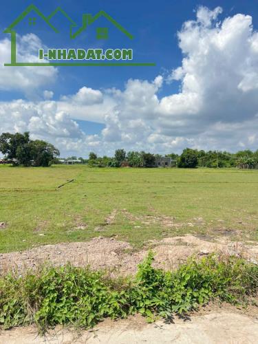 BÁN ĐẤT HÒA KHÁNH ĐÔNG,  ĐỨC HÒA Long AN GIÁ 1 tỷ 1Tr /THỔ CƯ 100%