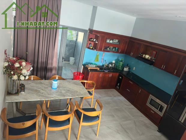 NHÀ 3 TẦNG KIÊN CỐ - MT NGÔ QUYỀN -  SHOPHOUSE ĐẤT XANH MIỀN TRUNG - VỈA HÈ 4.5M - DÒNG - 2