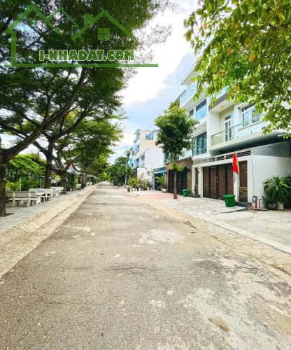 SIÊU HOT! Lô đất 5x18m view sông Đường số Phạm Hữu Lầu, Quận 7 - 1