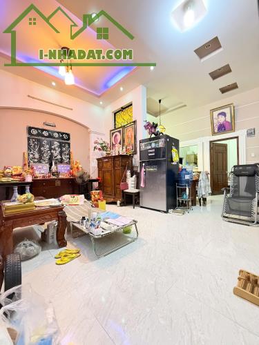 Bán Nhà Tiến Lân, Bà Điểm, 81m2 2Tầng BTCT,ngang đẹp 6,2m, Đường 8m xe hơi ngủ trước nhà