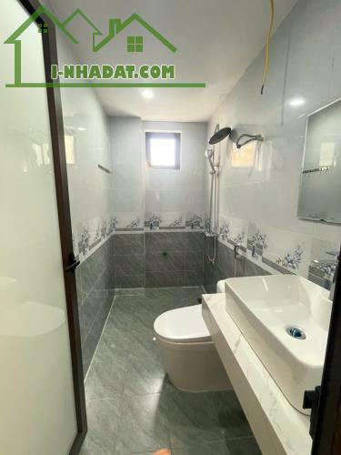 Bán Nhà QUỲNH ĐÔ ,Thanh trì, 55m2 * 5T, 3 mặt thoáng , 6PN khép kín , thang máy nhập khẩu - 5