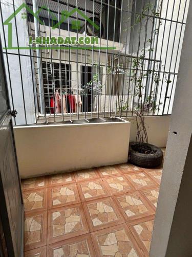CHỦ NHÀ CÔNG CHỨC VỀ HƯU MUỐN BÁN CĂN NHÀ XUÂN THỦY ( 30M2 * 5 TẦNG). GIÁ: 6.35 TỶ - 5