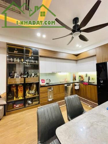 Bán nhà phố Phạm Tuấn Tài, Cầu Giấy DT40mx6T giá 14,45 tỷ, phân lô, ngõ thông, chủ cần bán