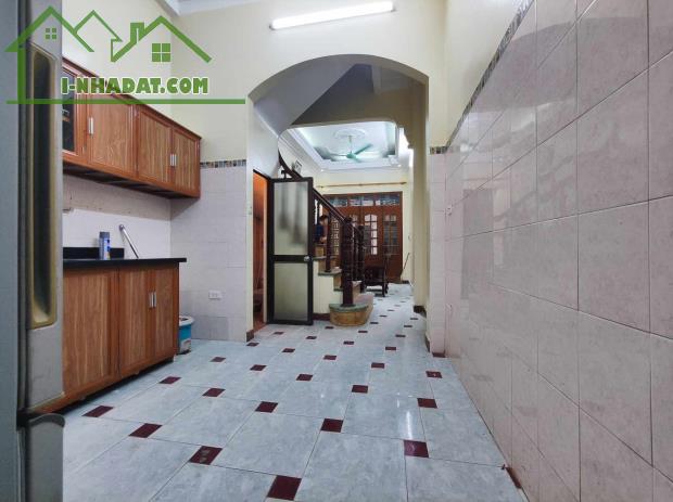 CHO THUÊ NHÀ RIÊNG PHỐ ĐỘI CẤN, BA ĐÌNH, 36M2, 4 TẦNG, 5 NGỦ, GẦN Ô TÔ