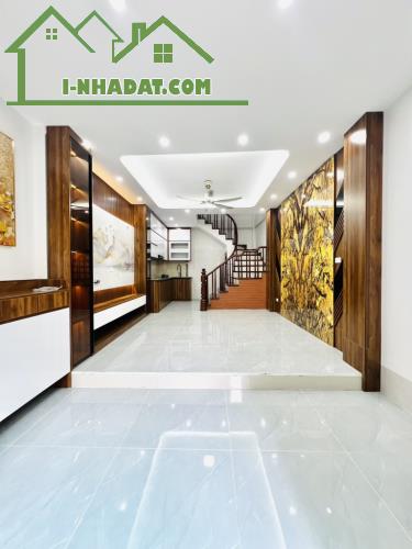 Bán nhà lô góc Ngọc Thụy Long Biên – 38m² – 3 tầng – Gần ô tô – Giá 6.3 tỷ