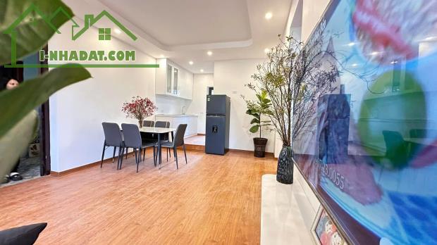 Bán nhà Trần Quốc Hoàn hơn 3 tỷ sổ đỏ 3PN full nội thất về ở luôn - 1