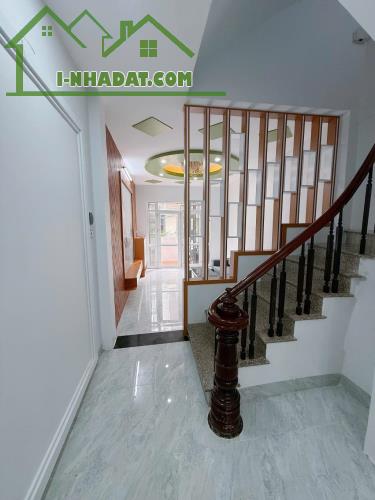 Bán nhà đẹp 5 tầng chỉ nhỉnh 7 tỷ phố Phú Diễn, Gần oto, Sát phố, 2 thoáng, Full nội thất - 4