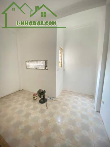 Cho thuê nhà ngõ ô tô 151 Nguyễn Đức Cảnh, 3 tầng x 40m2 làm Spa, Nail 11 Triệu/th - 3