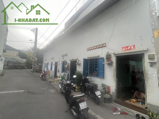 Bán Đất Phố Phúc Hoa - 242m2 x MT 17.5m Lô góc - Ngõ thông 2 oto tránh - Sổ đỏ vuông vắn