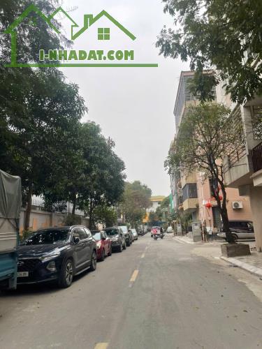 Bán Đất Phố Phúc Hoa - 242m2 x MT 17.5m Lô góc - Ngõ thông 2 oto tránh - Sổ đỏ vuông vắn - 2