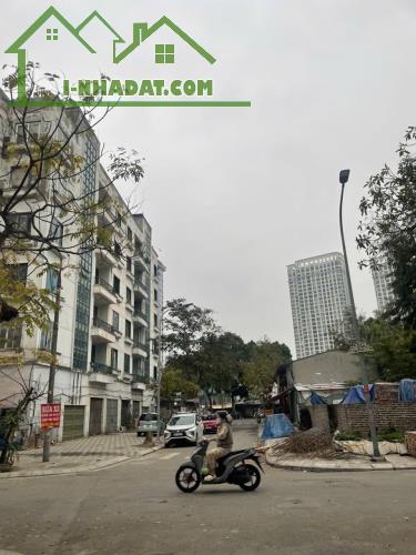 Bán Đất Phố Phúc Hoa - 242m2 x MT 17.5m Lô góc - Ngõ thông 2 oto tránh - Sổ đỏ vuông vắn - 5