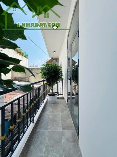 BÁN NHÀ 49m2 Hẻm xe hơi nhỉnh 5 tỷ ngay CÔng viên Làng Hoa - 3