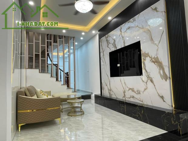 BÁn nhà phố Lê Thanh Nghị, Hai Bà Trưng 37m, 4 tầng. Giá: 8.1 tỷ. LH: 0937158386