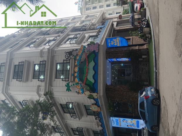 Bán tòa nhà lô góc 9 tầng phố Hoàng Cầu, Đống Đa cho thuê hơn 250tr/tháng, chỉ 63 tỷ.