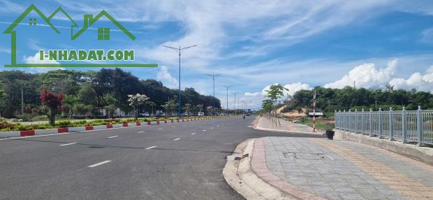 CẦN TIỀN BÁN GẤP 4000M2 ĐẤT GẦN BIỂN KẾ BÊN DỰ ÁN SUNGROUP GIÁ 20TR/M2