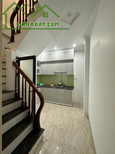 5 tầng mới xây trung tâm quận Đống Đa, cách ô tô tránh 20m, cách mặt phố 70m, hơn 10 tỷ