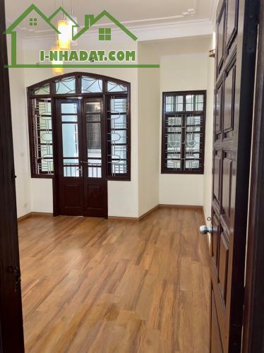 Cho thuê gấp lâu dài giá rẻ nguyên căn Giáp Nhị 52m, 5 tầng, mặt tiền 5.3m, 14 tr/th.