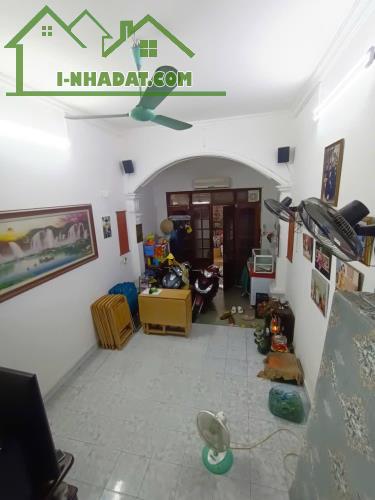 Bán Nhà! Đống Đa,10m ra Oto,Ngõ Xe 3 gác,DT:33m2 x 4Tầng,MT:3.6m,Giá: 8 Tỷ