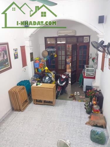 Bán Nhà! Đống Đa,10m ra Oto,Ngõ Xe 3 gác,DT:33m2 x 4Tầng,MT:3.6m,Giá: 8 Tỷ - 4