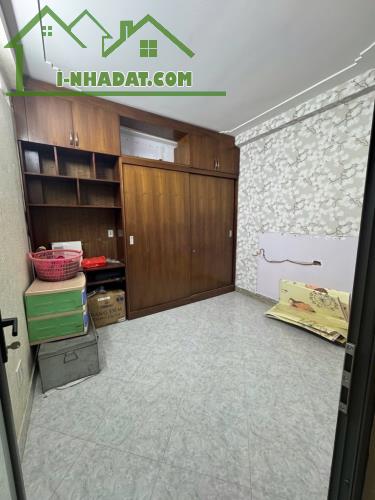 Bán nhà 3 tầng, thiết kế hiện đại, ngõ nông, cách ô tô tránh 40m, Khương Trung. - 2