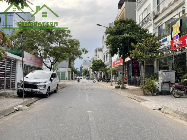 Bán nhà 5 tầng, DT 90m2 tại khu đấu giá BT4 Phúc Lợi, khổ đẹp, đi 20m ra đường Phúc Lợi.