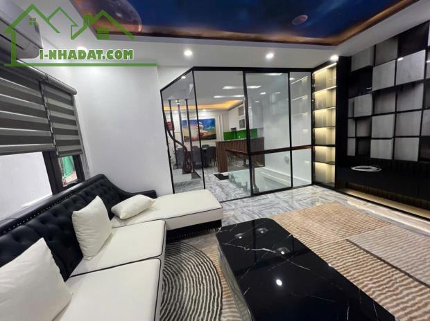 BÁN NHÀ PHỐ ĐỘI CẤN - TT BA ĐÌNH - NHÀ ĐẸP Ở NGAY - NGÕ RỘNG THOÁNG MÁT - SỔ ĐỎ VUÔNG ĐẸP