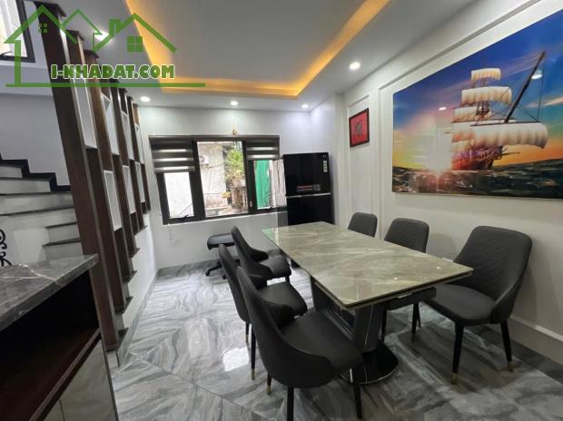 BÁN NHÀ PHỐ ĐỘI CẤN - TT BA ĐÌNH - NHÀ ĐẸP Ở NGAY - NGÕ RỘNG THOÁNG MÁT - SỔ ĐỎ VUÔNG ĐẸP - 1