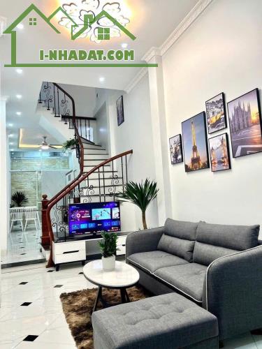 Cho thuê nhà nguyên căn phố Khương Trung, Thanh Xuân 3 tầng x 41m2, 3 ngủ, 14 Triệu/th