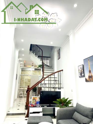 Cho thuê nhà nguyên căn phố Khương Trung, Thanh Xuân 3 tầng x 41m2, 3 ngủ, 14 Triệu/th - 1
