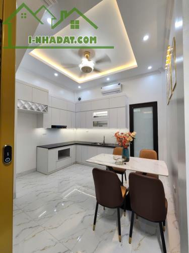 💥Thái Hà, Phân Lô, Ôtô Đỗ Cửa, Thang Máy, DT 40m2, 5 Tầng, Sổ Đỏ Đẹp