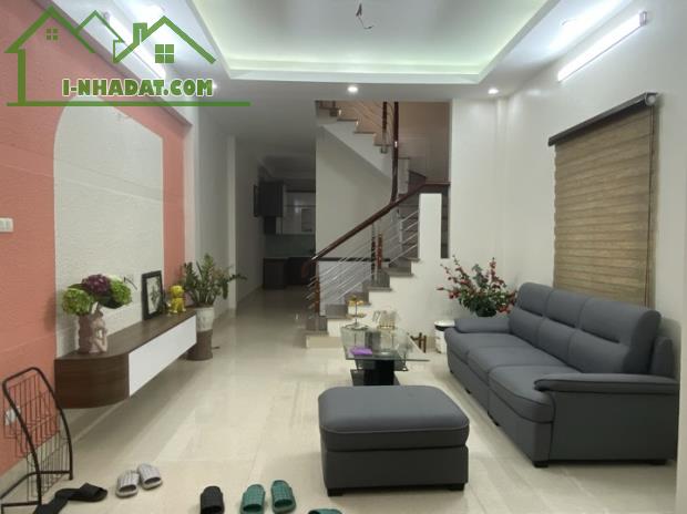 100M RA ĐƯỜNG Ô TÔ - NHÀ RỘNG THOÁNG SÁNG - ĐẦY ĐỦ CÔNG NĂNG - 62m 7 tỷ