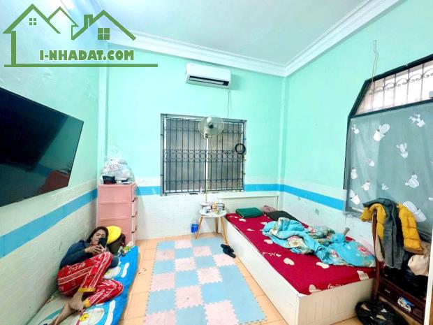Thua chứng khoán, bán lỗ nhà Xã đàn, sát mặt phố, 17m x 5 tầng, nhỉnh 3 tỷ.