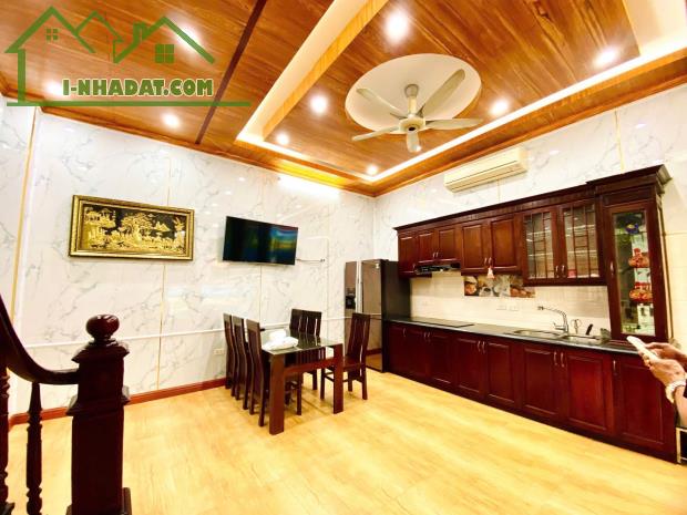 7,5 t.ỷ  B.á.n nhà Ngõ 38 Xuân la - Gần phố - Ngõ nông - Nhà dân xây kiên cố - Ô tô 7 chỗ - 2