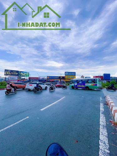Bán nhà mặt tiền Bùi Văn Hòa gần KCN BH2, An Bình, Biên Hòa, 300m2, giá 28 tỷ.