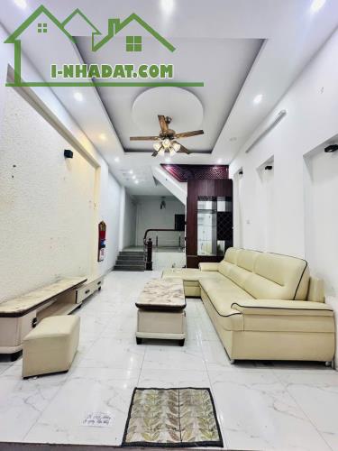 Hiếm nhà đẹp dân xây Mỹ Đình gần phố 50m 5 tầng MT 4m giá hơn 9 tỷ