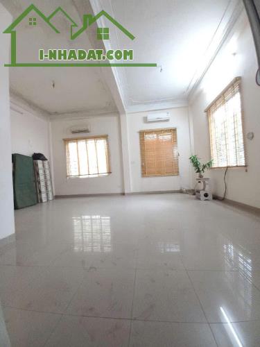 BÁN NHÀ GIA LÂM TDP BÌNH MINH - NGÕ THÔNG Ô TÔ TRÁNH,  3 MẶT THOÁNG ,GARA 2 Ô TÔ - 5