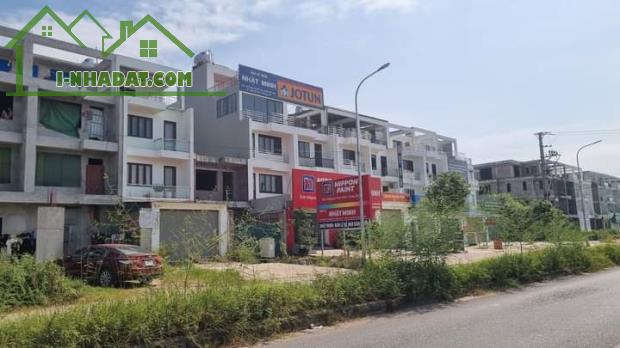 Bán shouphouse mặt đường đôi Ngô Miễn, cách vành đai 4 chỉ 100m. kinh doanh sầm uất.