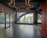 Cho thuê nhà phố Hàng Bún-Ba Đình Dt: 140m x3t,  Mt: 10m, ,  nguyên căn