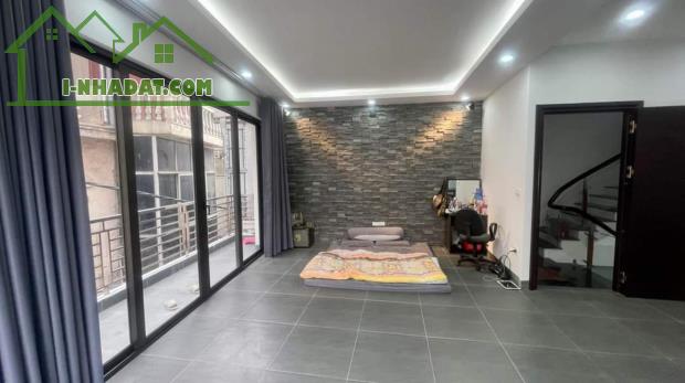 HAI BÀ TRƯNG, 47M2, 5 TẦNG, LÔ GÓC, MẶT TIỀN LỚN, Ở NGAY - 2