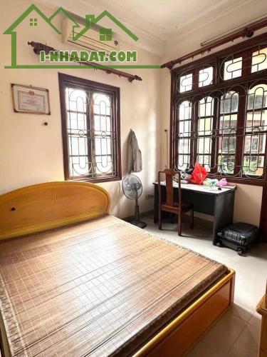 TRUNG TÂM CẦU GIẤY - DÂN XÂY CHẮC CHẮN - MÓNG 5 TẦNG - VUÔNG VỨC NỞ HẬU  ✅ DT 38m  ✅GIÁ: N - 1