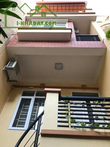Bán nhà Giáp Bát, Hoàng Mai 90m x 5 tầng có sân rộng giá đầu tư chỉ 14,2 tỷ - 1