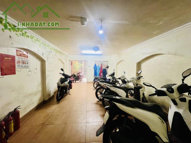 Bán nhà Giáp Bát, Hoàng Mai 90m x 5 tầng có sân rộng giá đầu tư chỉ 14,2 tỷ - 2