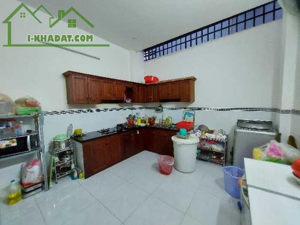 Bán gấp nhà đẹp ở ngay Phú Định, xe hơi ngủ nhà, 60m2, hẻm cao ráo thông, SHR, nhỉnh 6 tỷ. - 2