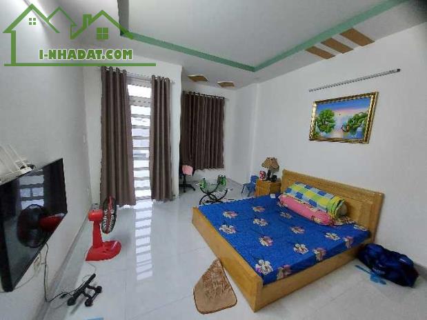Bán gấp nhà đẹp ở ngay Phú Định, xe hơi ngủ nhà, 60m2, hẻm cao ráo thông, SHR, nhỉnh 6 tỷ. - 4