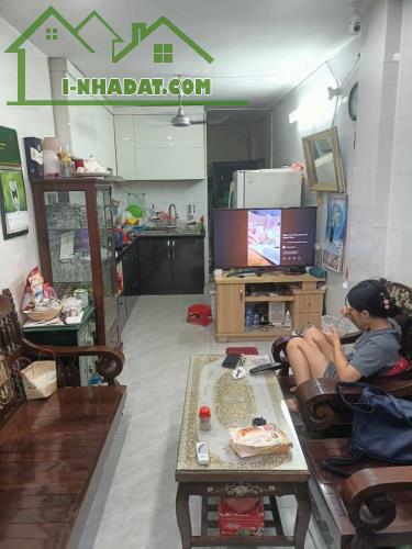 Bán nhà  ngõ 260 Ngõ chợ Khâm thiên 26/30 T2 x 4 tầng, mặt tiền 2.8 m, giá 5.8 tỷ - 1